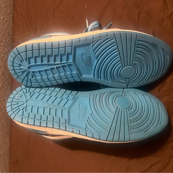 Jordan Athletic Shoes - Blue, Black, White Air Jordan Low SE Laser Blue - Picture 7 of 8